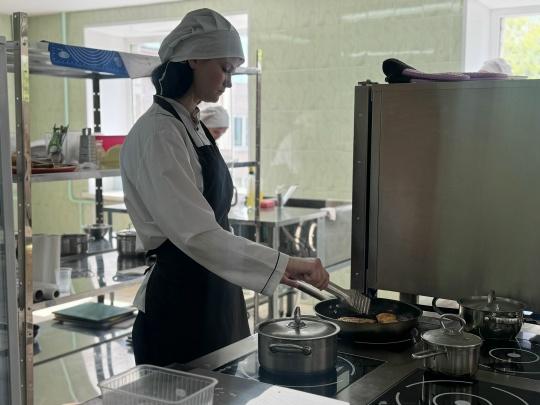 Сдача демонстрационного экзамена по специальности 43.02.15 «Поварское и кондитерское дело» 